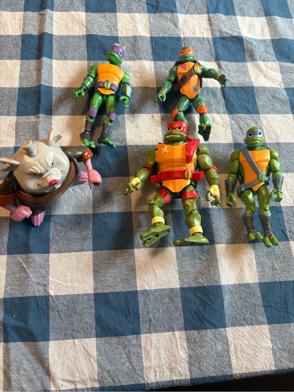 Teenage Mutant Ninja Turtles Action Figures- turtles are 5in, splinter is 3in